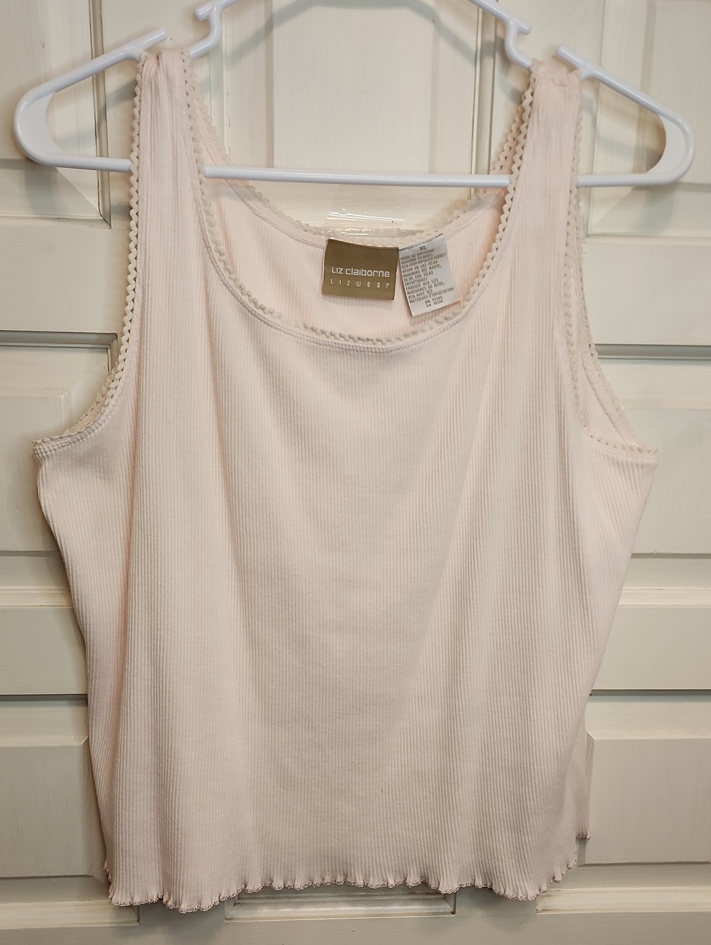 Liz Claiborne Pale Pink Blush Ribbed Tank Top. Scalloped Look To Neck, Sleeves